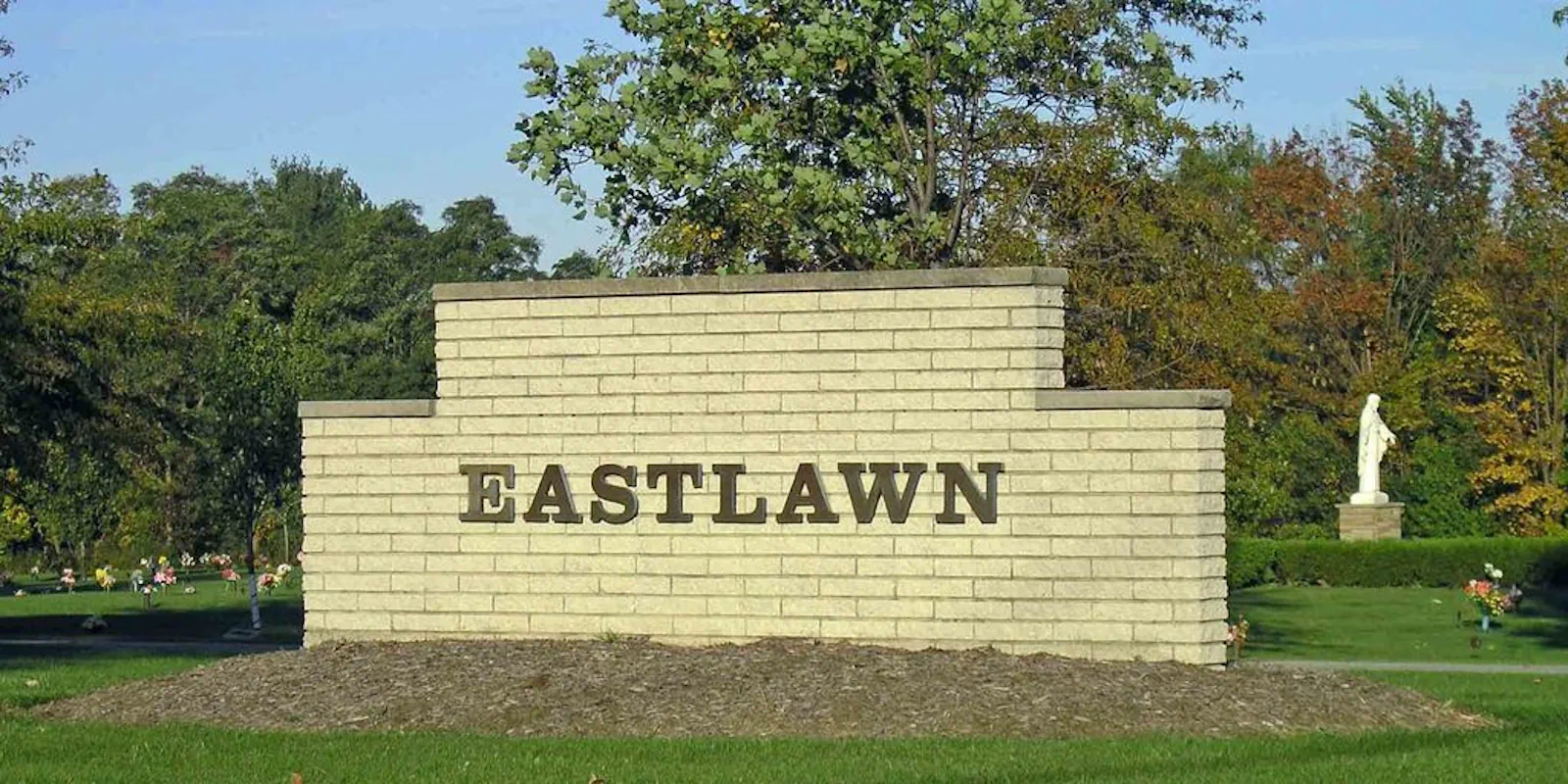 eastlawn-sign